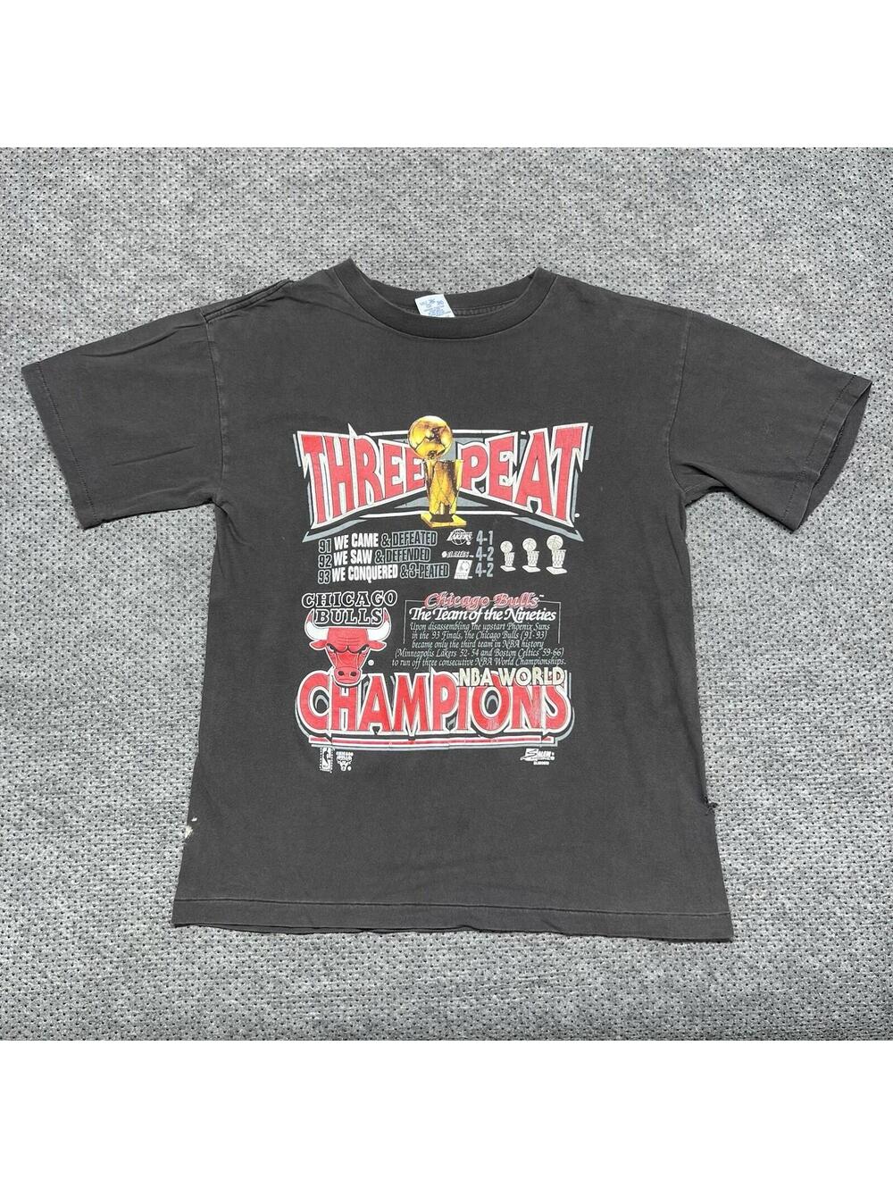 Vintage 1993 Salem Chicago Bulls NBA Champions 3-Peat T-Shirt Medium RARE MENS